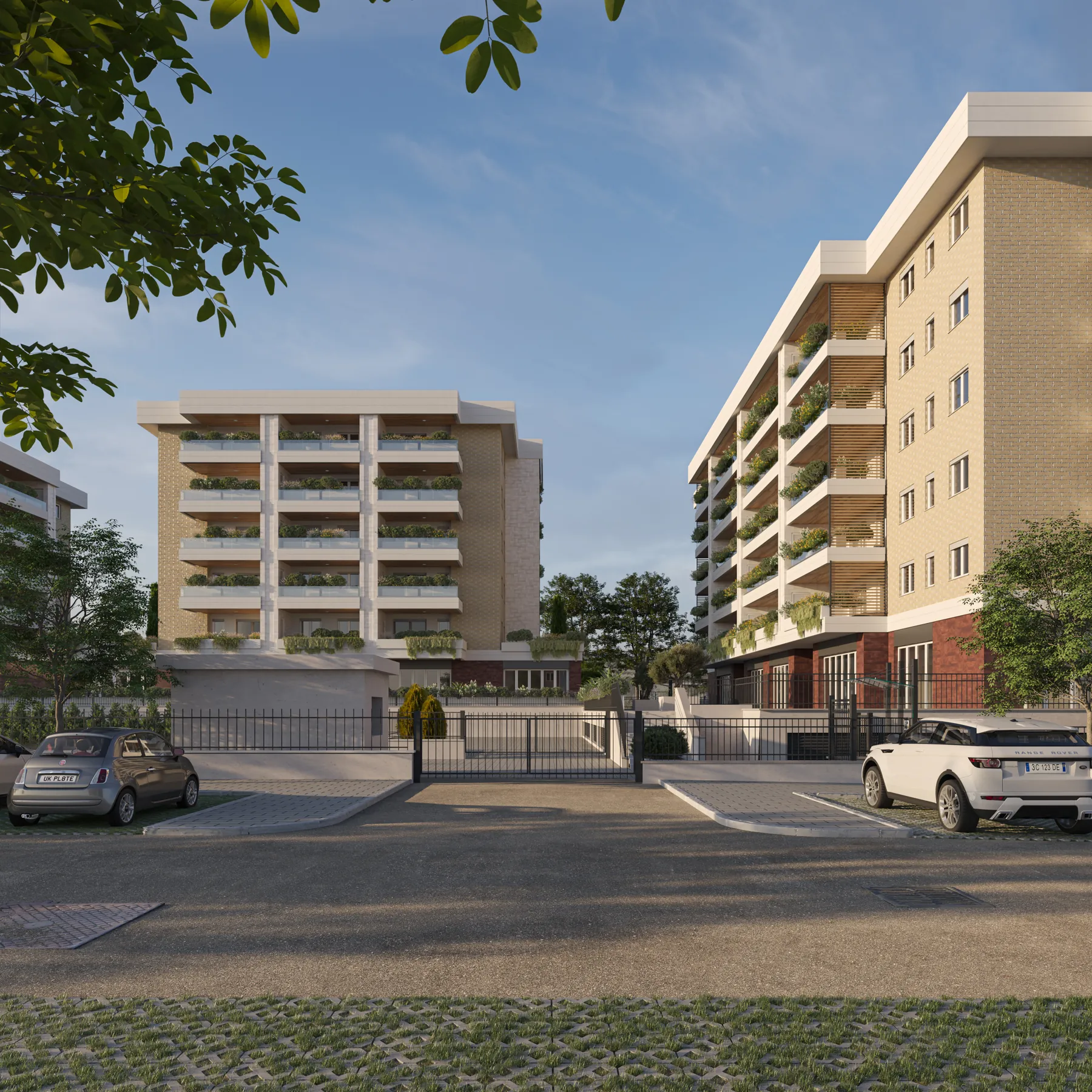L’ingresso del complesso dalla strada, fra gli edifici e gli alberi